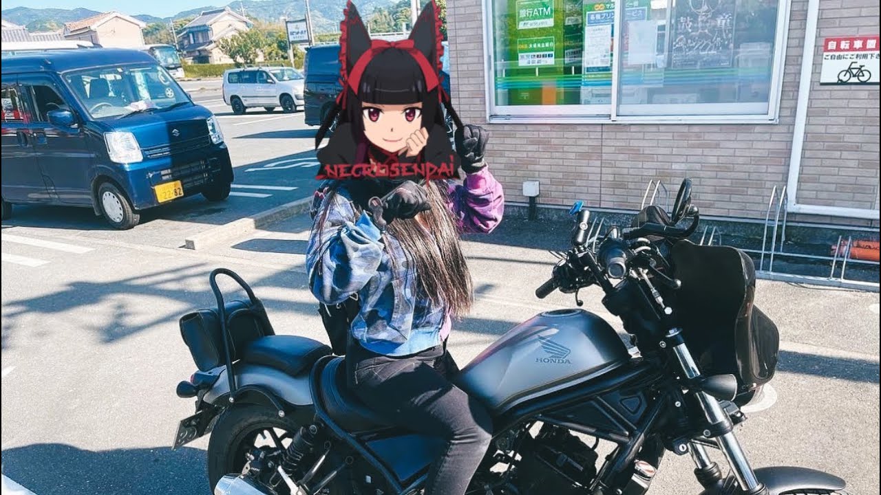Minha esposa comprou um capacete diferenciado 😅👍