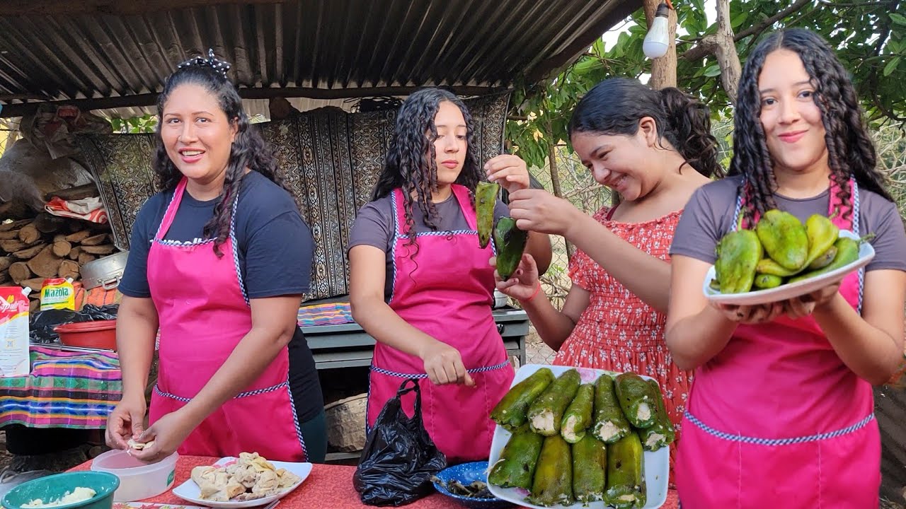 PREPARANDO UNOS RICOS CHILES RELLENOS AMI ESTILO 