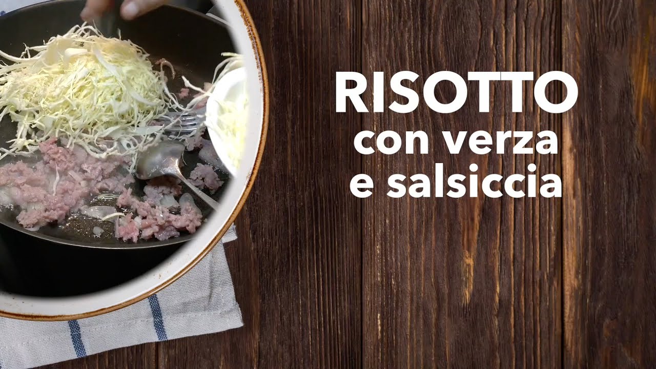 Il risotto con verza e salsiccia