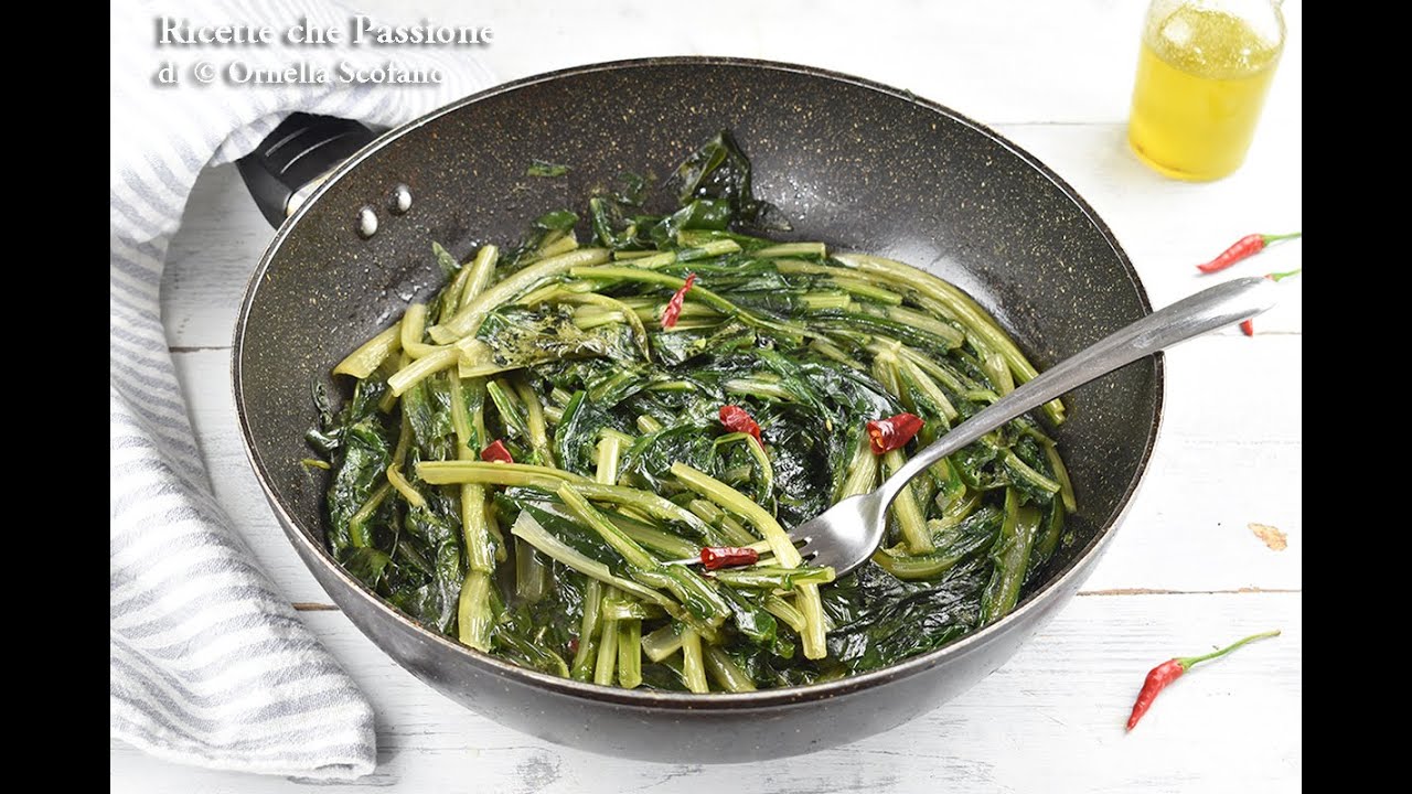 Cicorie in padella veloci da preparare pi&ugrave; nutrienti e gustose - Ricette che Passione