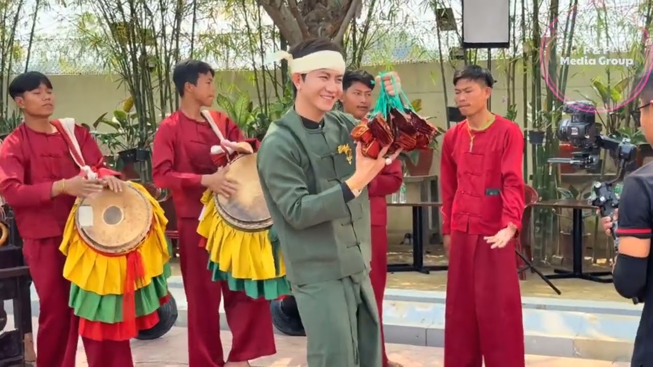 စမ်‌းရေမိုကြော်ငြာရိုက်နေပါတယ် 