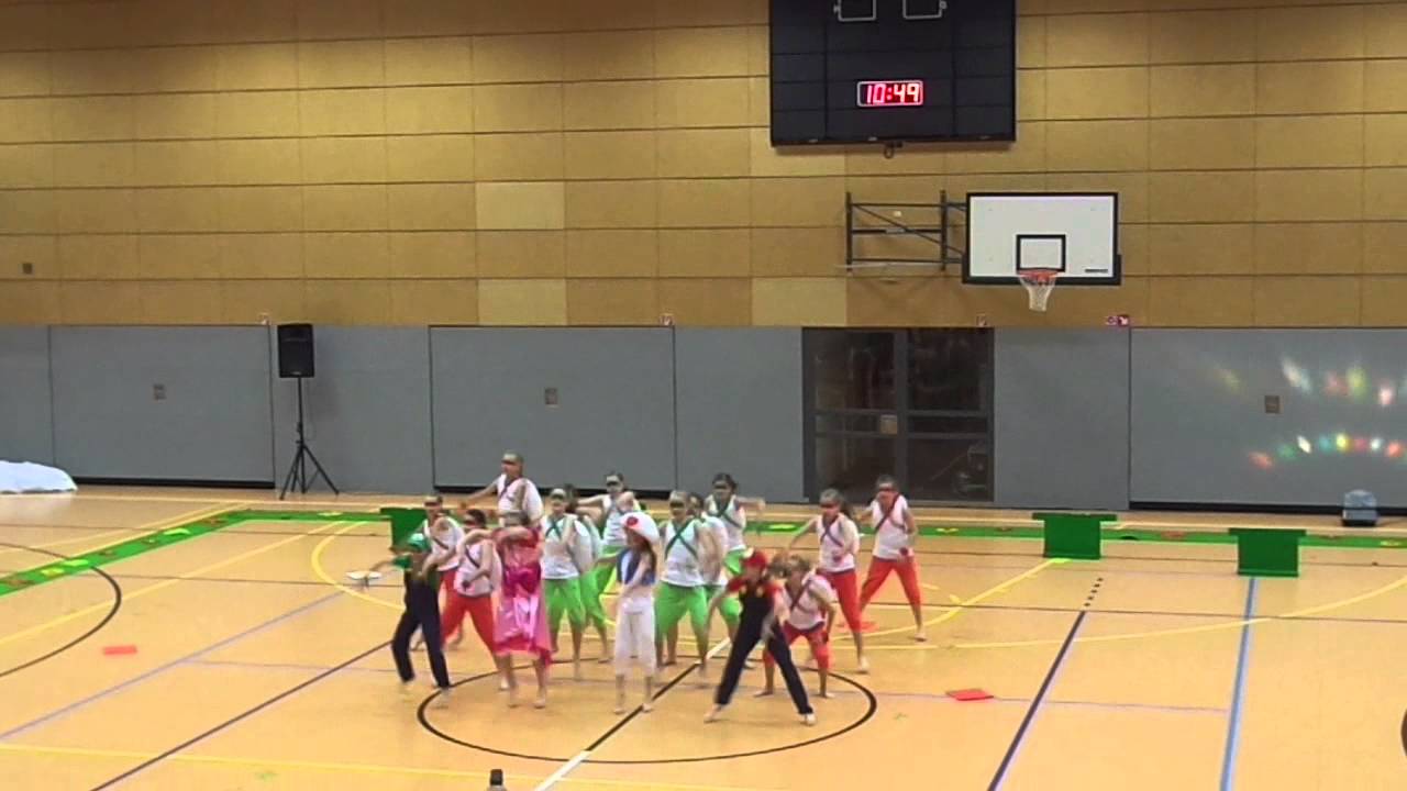 Super Mario und Luigi im Computerspiel beim 12. Tanzfestival in Coswig