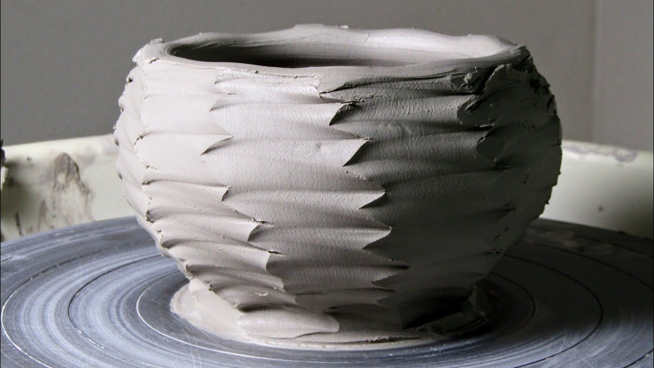 Making/throwing a pottery textured bowl