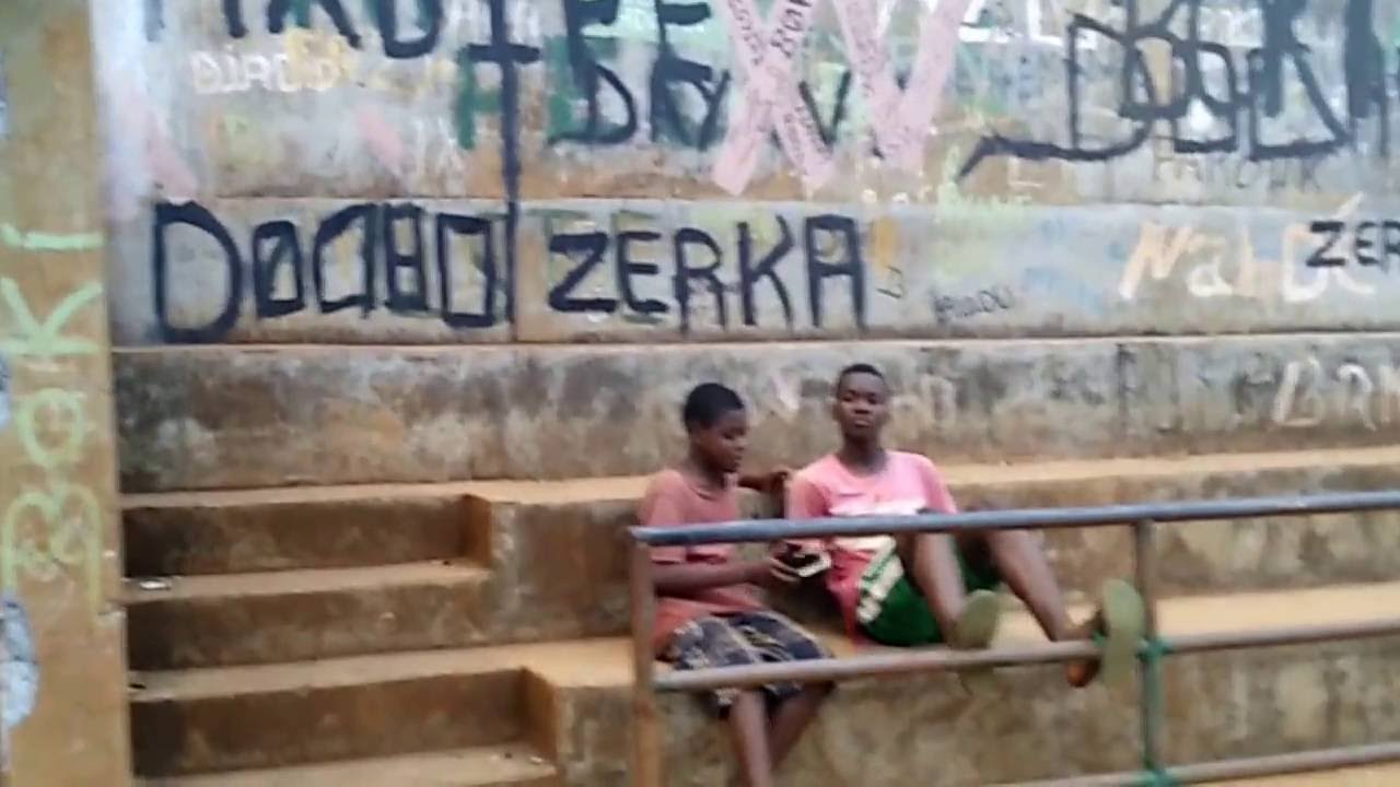 Les portes du Local Electrique du Plateau de Barakani arrachées