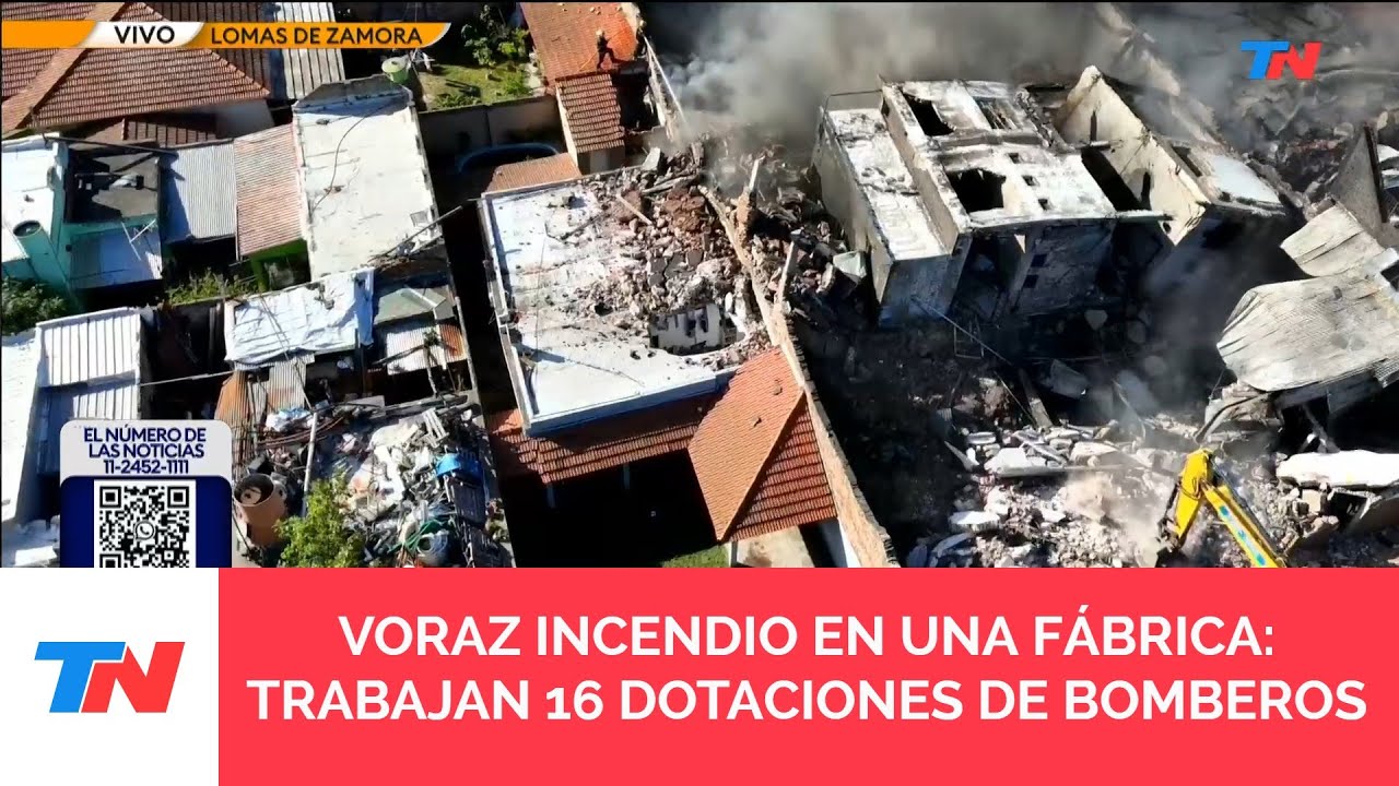 Se incendi&oacute; una f&aacute;brica de pl&aacute;sticos en Loma de Zamora: el fuego afect&oacute; a las casa linderas