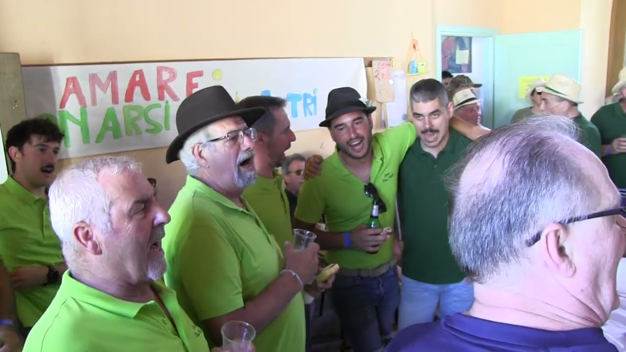 SERINA  CHE  inCANTA    CORO  SPONTANEO   