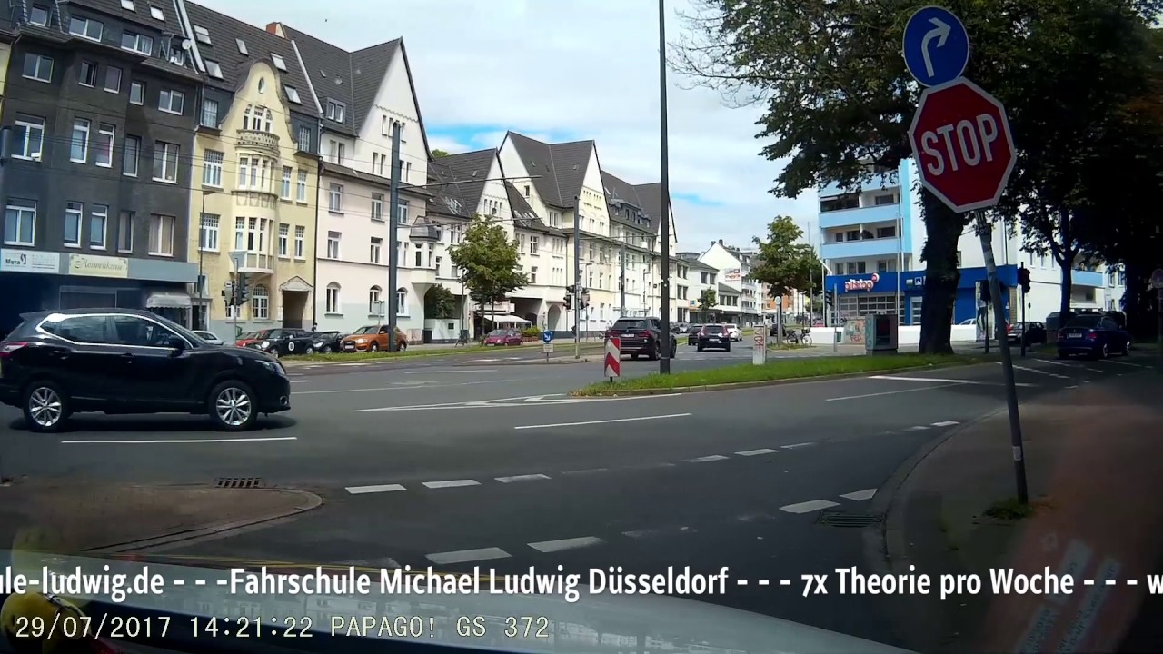 Octopussy Düsseldorf kommentiert mit Schüler