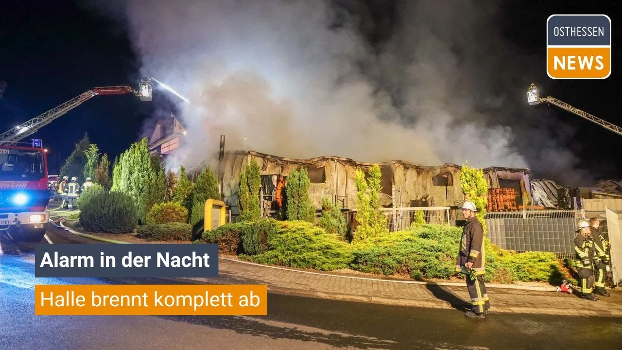 BAD SODEN-SALMÜNSTER: Halle brennt komplett ab