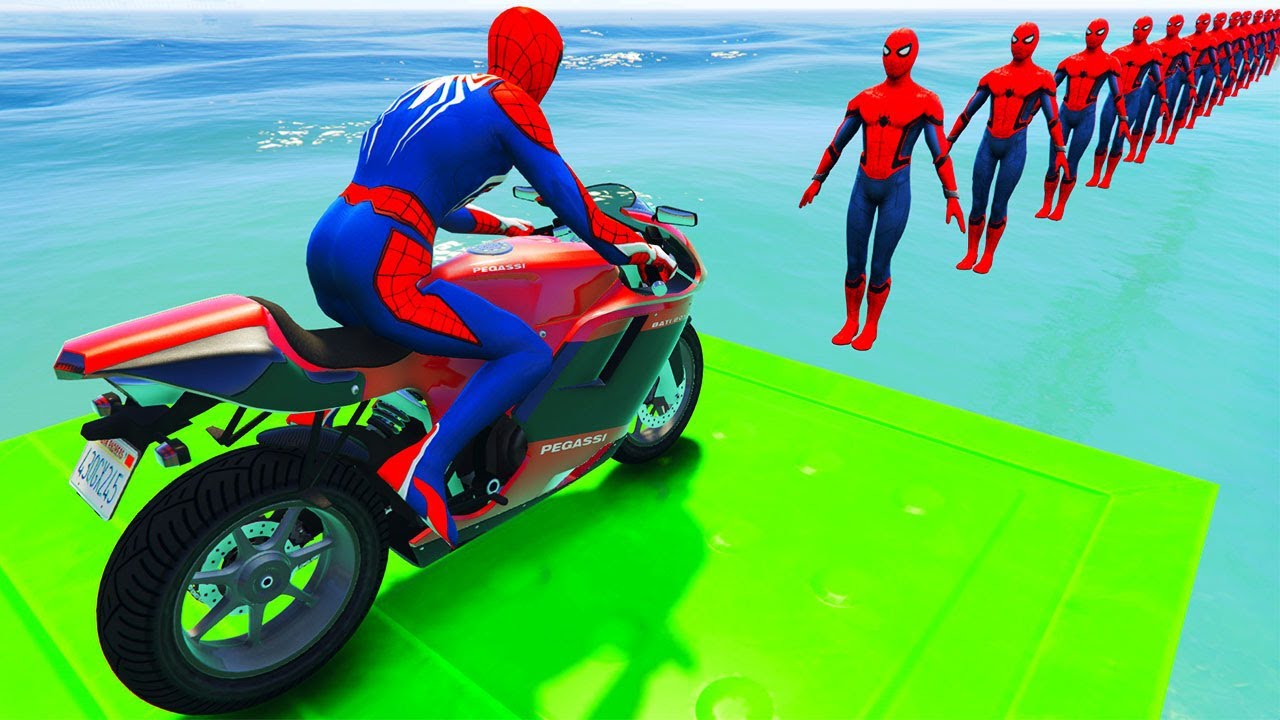 الرجل العنكبوت الجديد على دراجة ن - The new Spider-Man on a motorcycle rides over the old Spider-Man