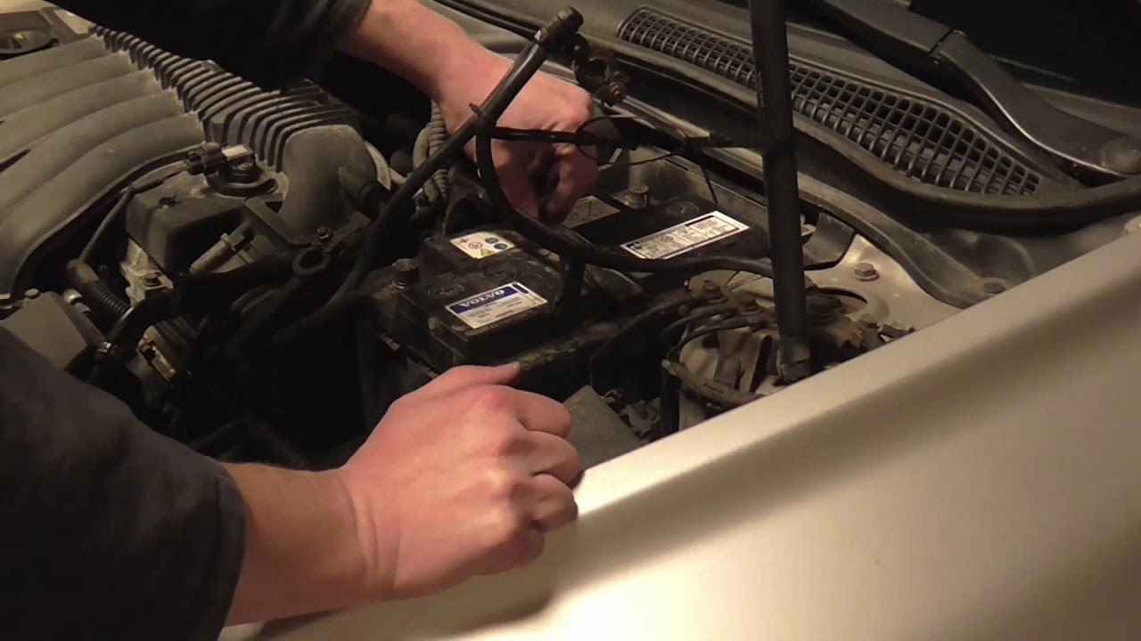 Byte av batteri på Volvo V50 ( Replace car battery )