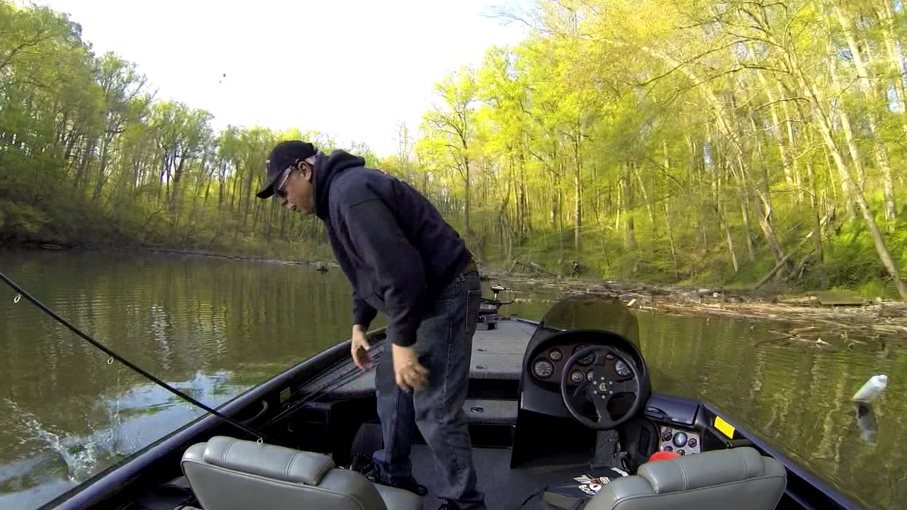 Early Season Bass Fishing on Conowingo Lake - Susquehana River