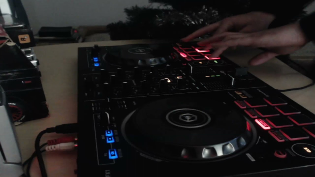 Merry Christmas 2021 mix | Garxzi Bedroom DJ Set