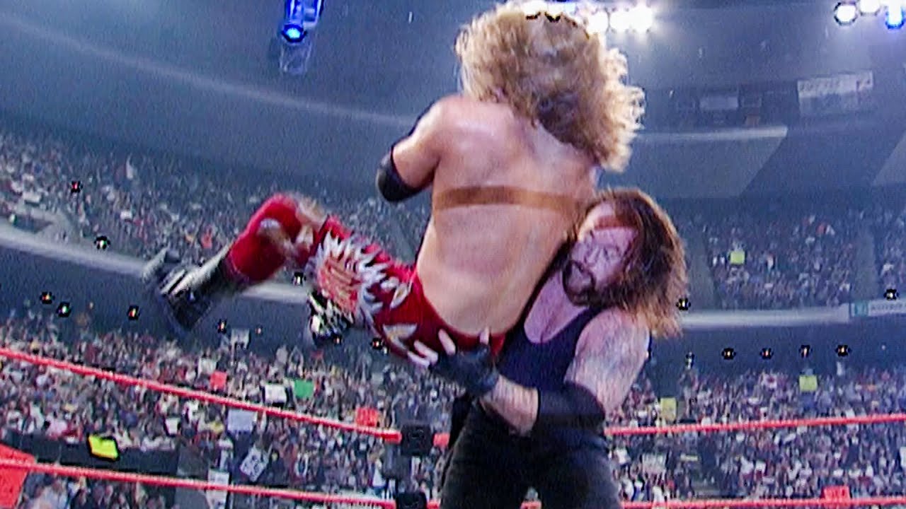 The Undertaker vs. Edge & Christian &ndash; 2-on-1 Handicap Match: Raw, Nov. 20, 2000