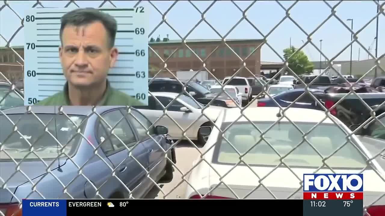Бывший сержант управления шерифа округа Мобил обвинен в дополнительных кражах.