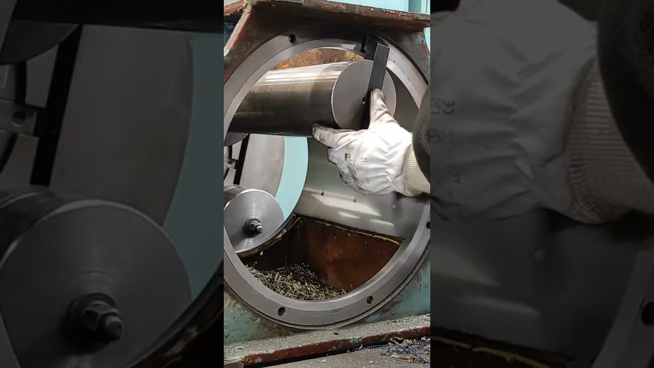 facing on Horizontal boring mill TOS w100a #machine #machinist #chips #machineshop #tos #hbm #metal