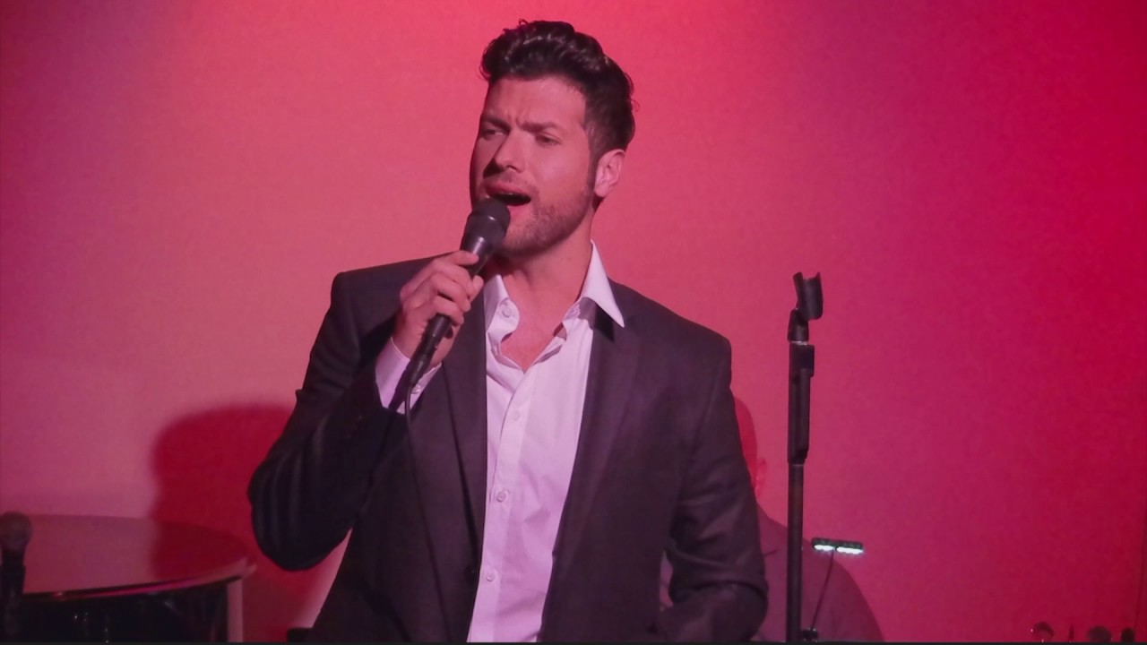 Mauricio Martínez sings Perhaps, Perhaps, Perhaps and Bésame Mucho