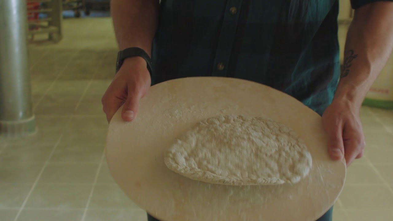 Handgemachtes Schüttelbrot Gustos Südtirol | Wie wird der bekantester Brot aus Südtirol hergestellt