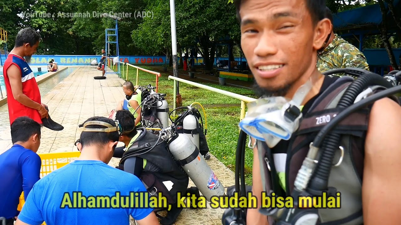 TIM B Latihan penyelaman di kolam bersama ADC