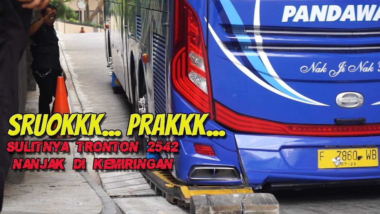 GASRUK PARAH!!! Sulitnya Tronton 2542 Keluar Parkiran Hotel