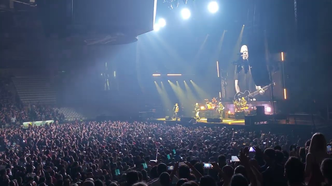 Offspring - intro + Come out and Play @ Barcelona 27/9/2025