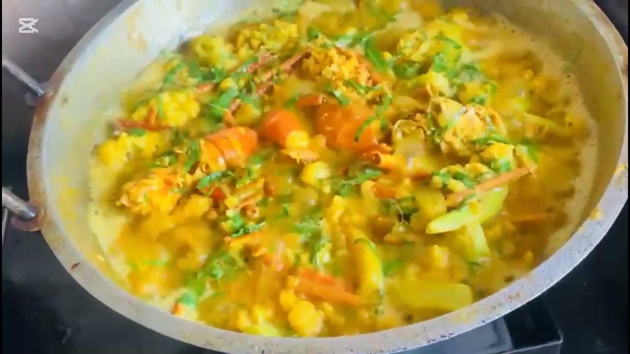 🌹সকালের নাস্তা করার পর দুপুরের জন্য অল্প সময়ের মধ্যে রান্না করে আয়েশাকে নিয়ে স্কুলে চলে গেলাম  