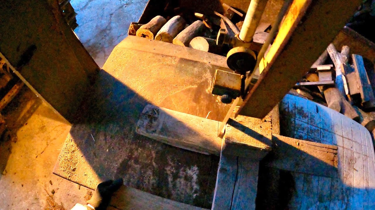 Vlog - I cutted wood at night with a band saw | POV GoPro
