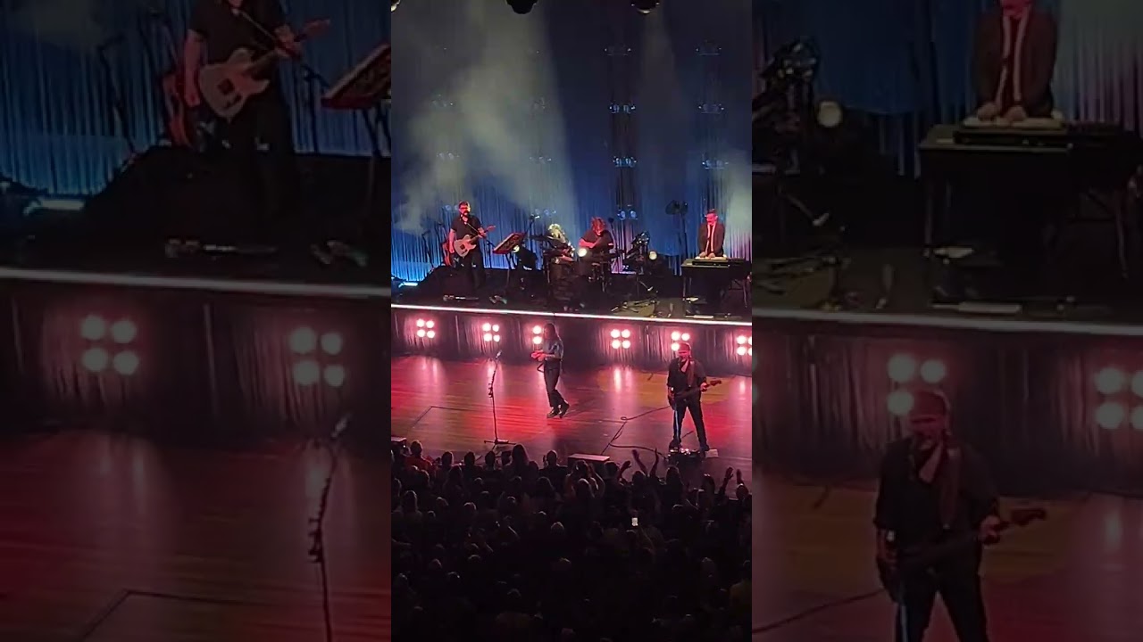 Slow it Down (+ intro Poison Prince) - Amy Macdonald @ TivoliVredenburg Utrecht 25-2-26