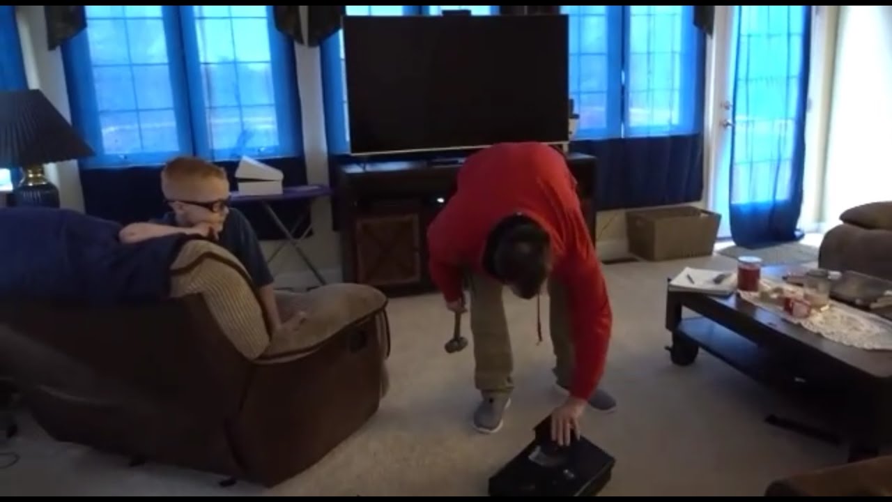 (LOL) dad's smash his Xbox prank