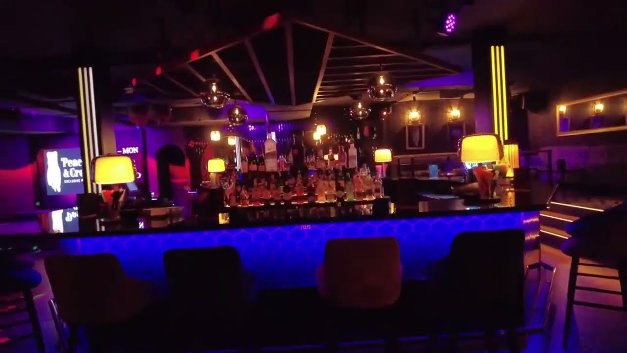 Playa del Inglés... Nightlife...Peaches & Cream...Swinger Club