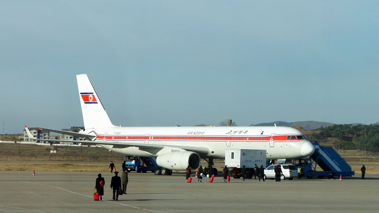 Tupolev Tu204 Air Koryo TAKEOFF from a bumpy runway @ Pyongyang 1/2
