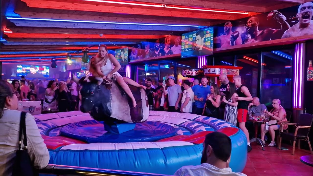 WHAT ??? GIRLS TAKE ON THE BULL!  😲 Benidorm Bull Riding Challenge 2024 😍 Benidorm Bull Ride