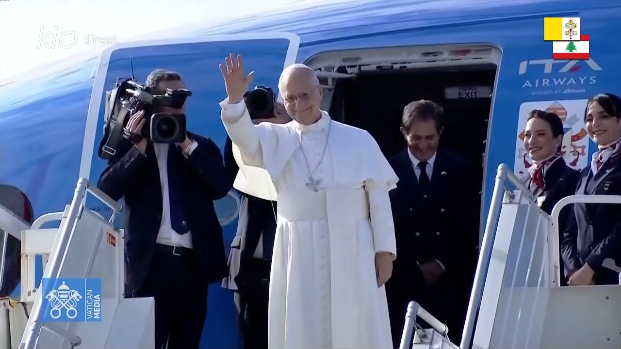 Cérémonie de départ du pape Léon XIV à l'aéroport international de Beyrouth (Liban)