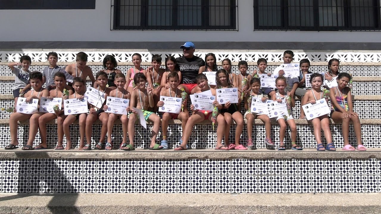 Diplomas para los nadadores del CN Caballa