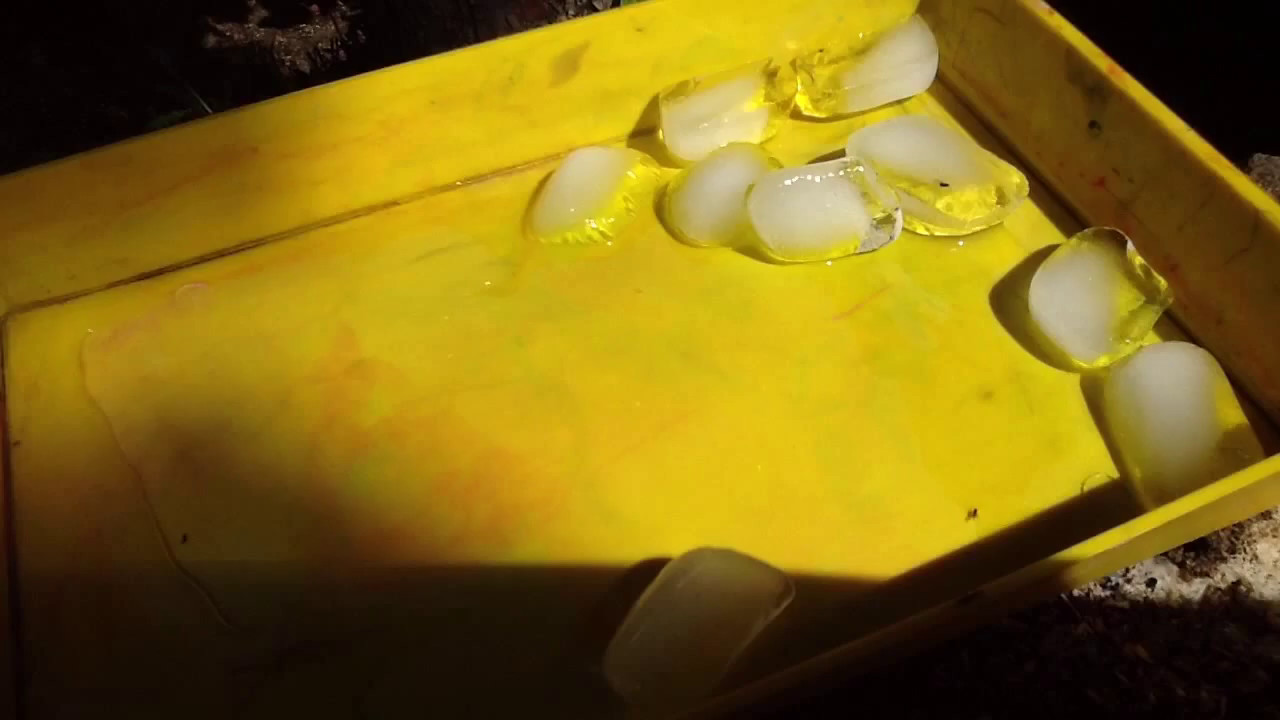 Cómo se derrite el hielo. Experimento Colegio Base.