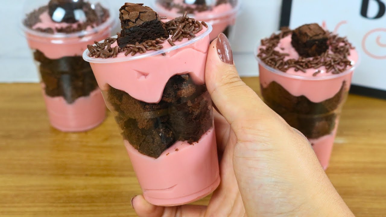 COPO DA FELICIDADE DE MORANGO COM BROWNIE - FAÇA E VENDA COPO DA FELICIDADE