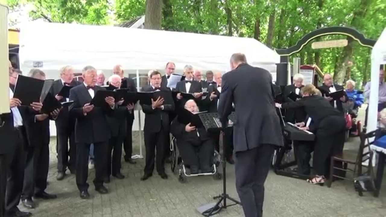 Oosterhouts Mannenkoor o.l.v. Heino Vergouwen, pianist Joep Moonen