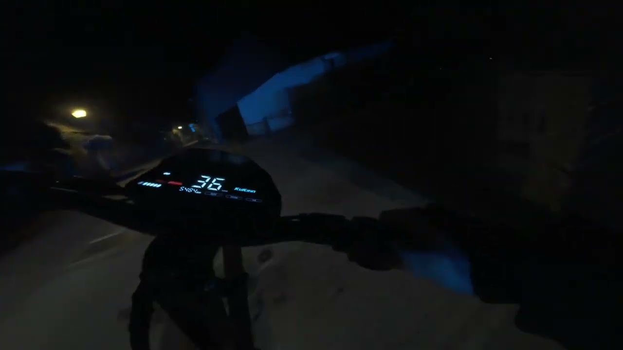 🚨 E-scooter Rider on the Kukirin G4 HUMILIATES Police in Wild Chase! 🛴
