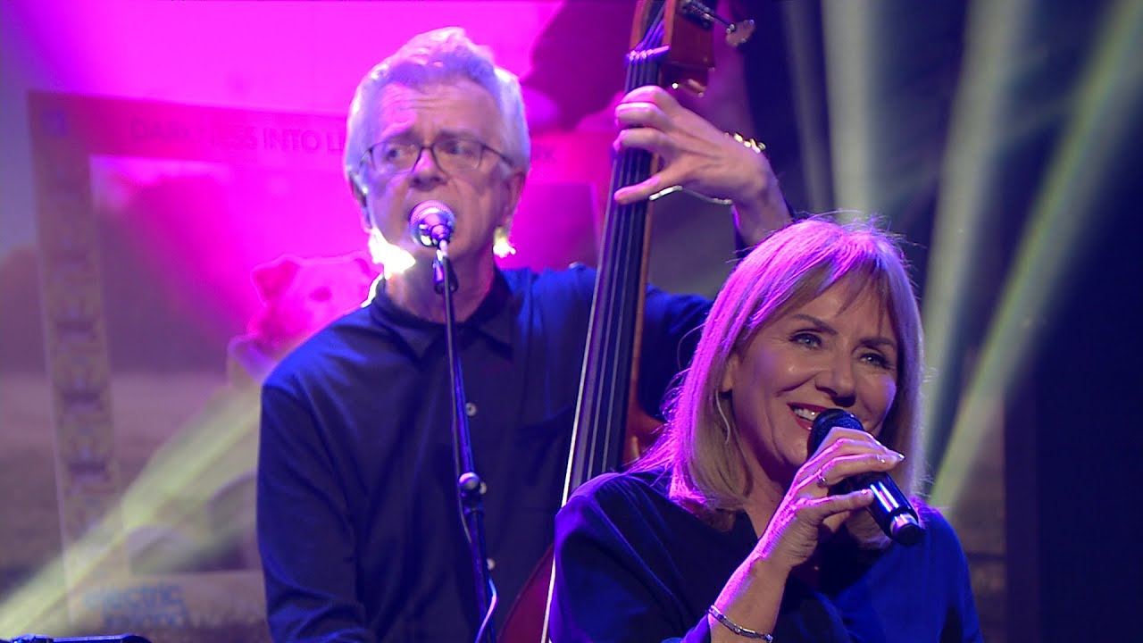 Frances Black - 'Wall of Tears' | The Late Late Show | RTÉ One