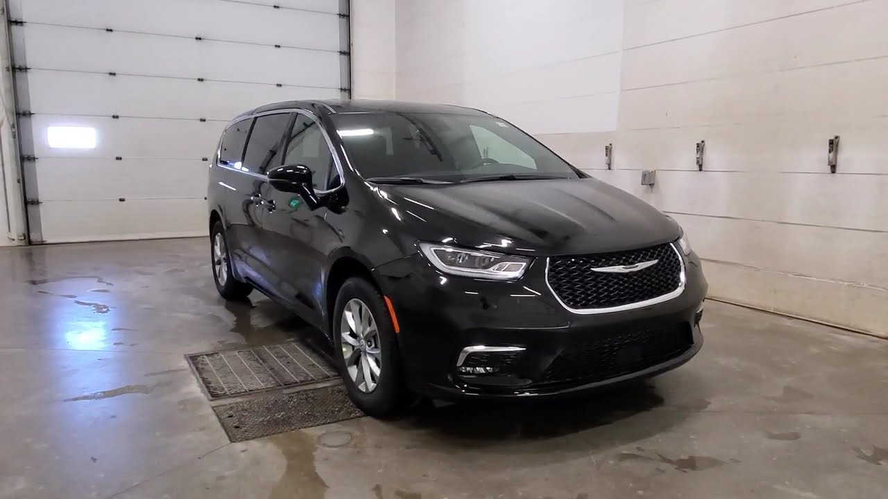 2026 Chrysler Pacifica Select AWD - Diamond Black Crystal Pearl - Stock 0426