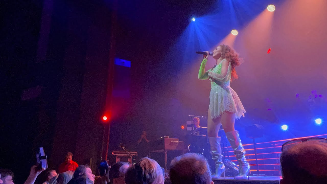 Natalia-Tina Turner Tribute (What's love got to do with it)-Hallelujah To The Beat Theatertour Gent