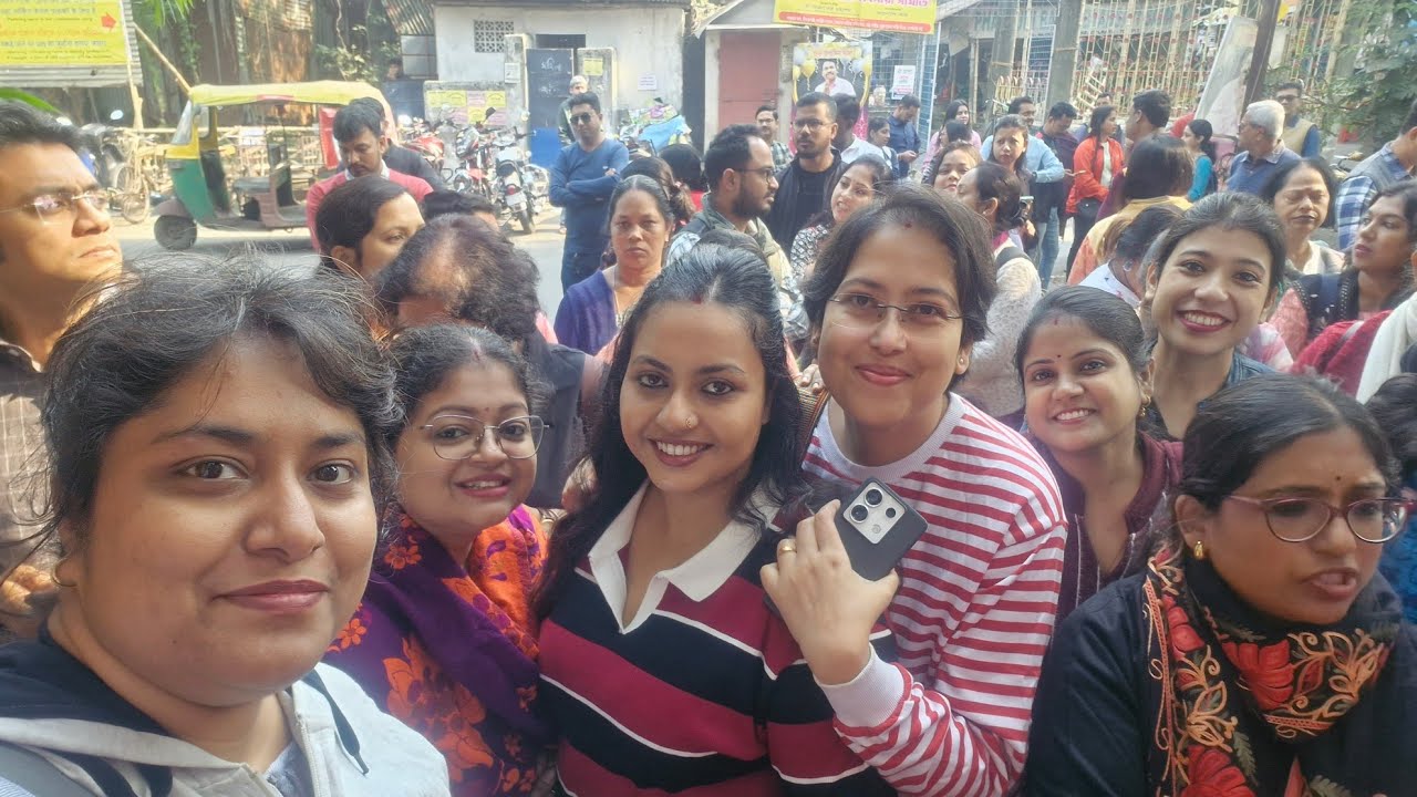 সকালে ছেলের স্কুলের খেলা আর সন্ধেয় জমিয়ে বড়দিনের বাজার//Hatibagan Market Christmas Shopping 