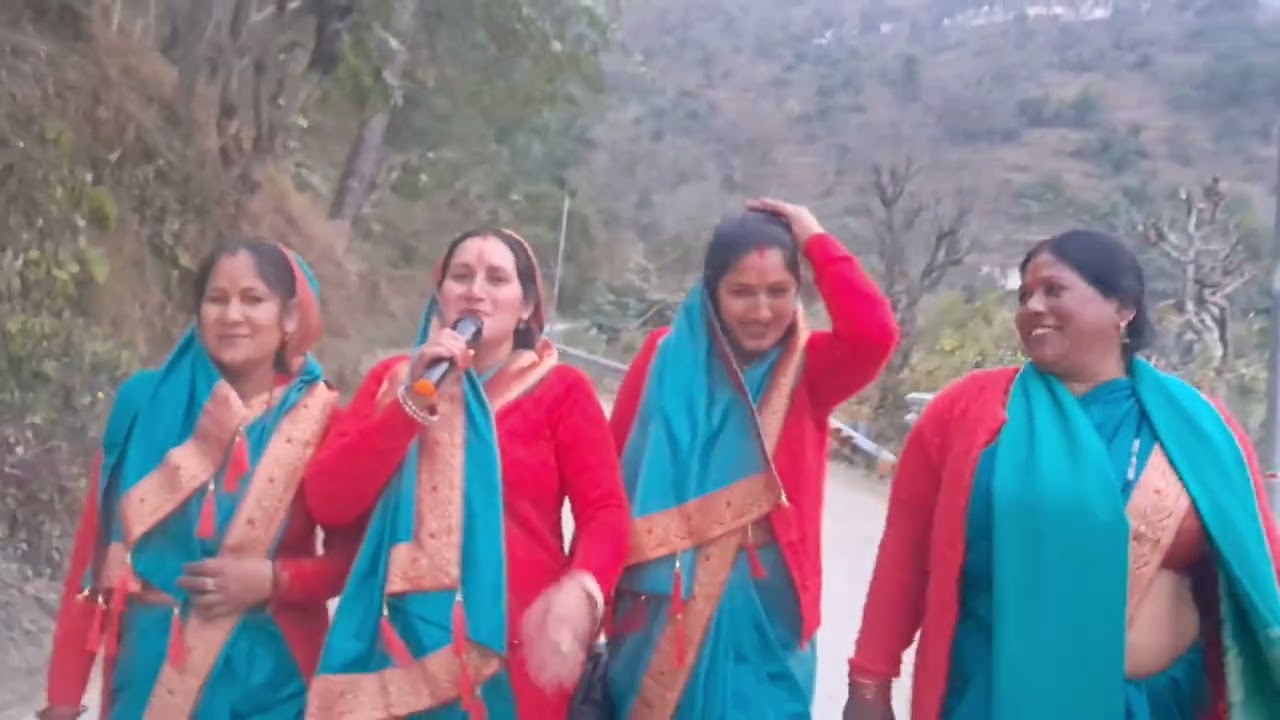 पहाड की नारी 