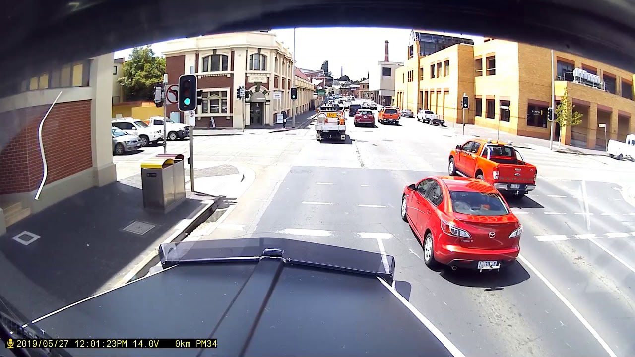 20191206 - Kenworth T659 crash with Suzuki Swift, Hobart