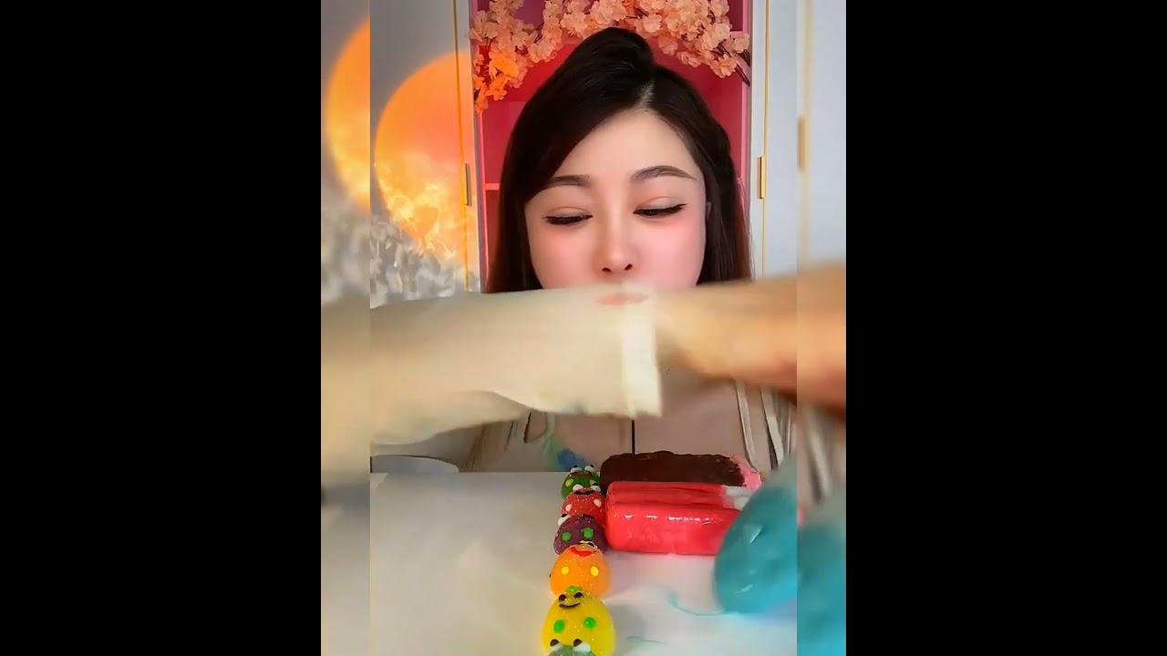Eat milk cherry chocolate ice cream Crispy delicious short video #icecream#fourflavor#