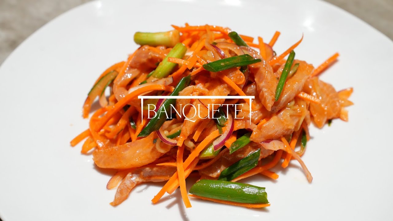 Salada fresca com peixe marinado