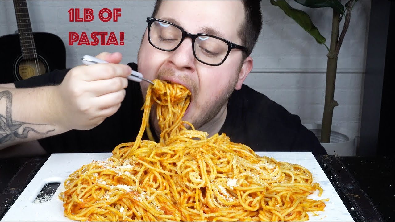 *NO TALKING* EATING 1 POUND OF SPAGHETTI IN LESS THAN 10 MINUTES MUKBANG *BIG BITES*