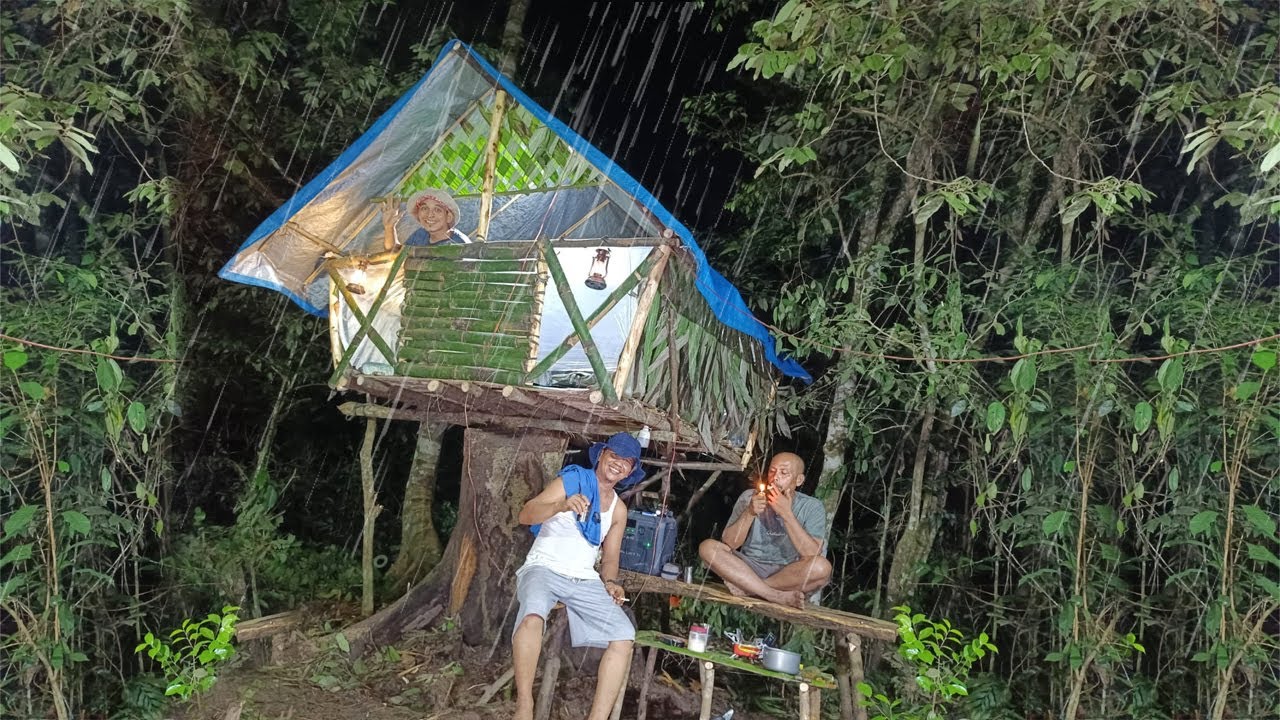 diguyur hujan deras di rumah pohon mati alam liar tidur nyenyak sampai pagi // relaxing rain sound
