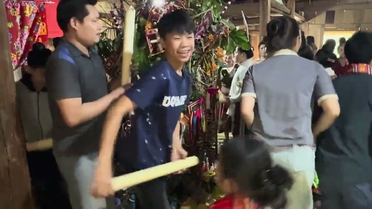 Lấu nó Lao xen bản mớ