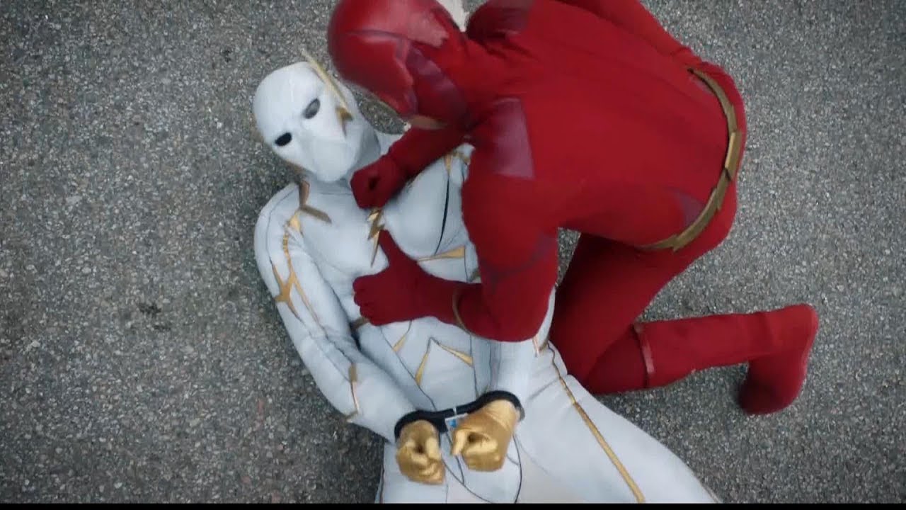 The Flash 6x01 opening Godspeed vs Flash Scene