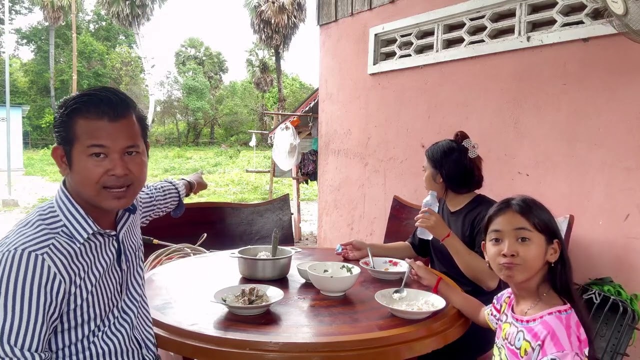 #1898 ចៅច្រិចអួតដំណាំក្នុងផ្ទះនិងកូន ឆ្កែ
